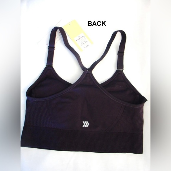 Medium Support Seamless Moisture Wicking Bra - Picture 6 of 6